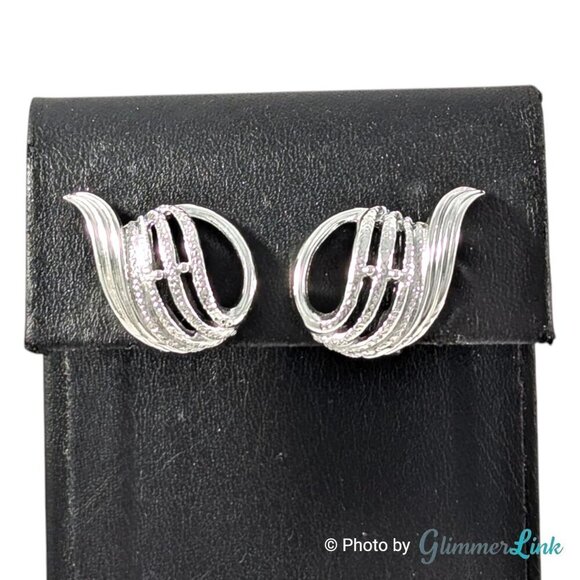 Vintage Coro Wing Flame Swirl Textured MCM Silver Tone Screw Back Earrings - Picture 1 of 9
